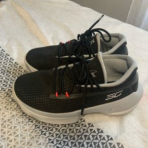 Boys Under Armour Steph Curry shoes